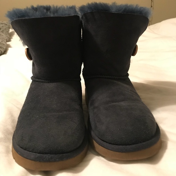 Short Bailey Button UGGs - Picture 7 of 8